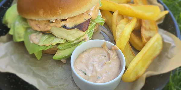 170g HALLOUMI CHEESE BURGER WITH AVOCADO, FRENCH FRIES, CHIPOTLE DIP
