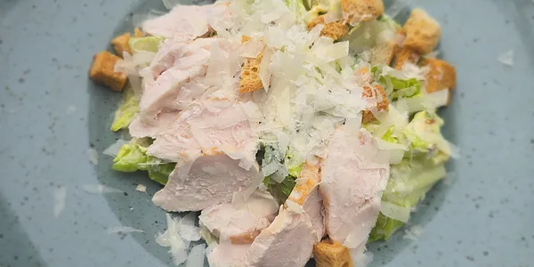 300G CAESAR SALAD WITH CHICKEN