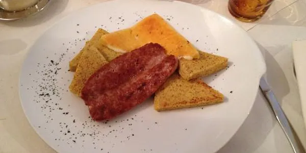 POLENTA ALLA PIASTRA CON SALSICCIA GRILL