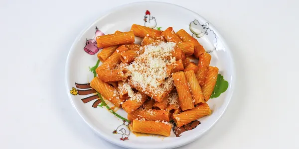 tortiglioni s paradajkovou omáčkou,
