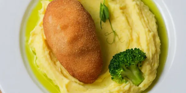 Cutlet "Kyiv" with mashed potatoes and vegetables