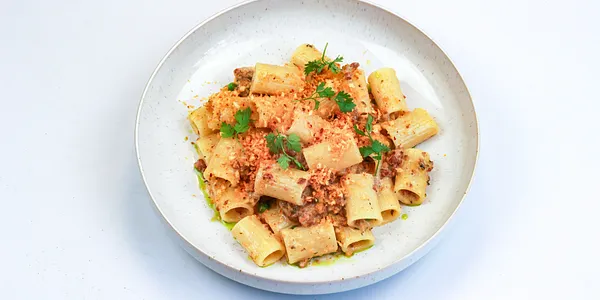 rigatoni s krémovým salsiccia ragú, 