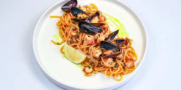 spaghetti with octopus and mussels,