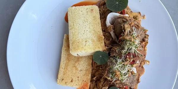 🆕 160g Segedín s bravčovými líčkami a opečenou parenou knedľou