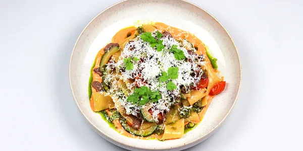 pappardelle s hovädzím mäsom a zelenou salsou, 