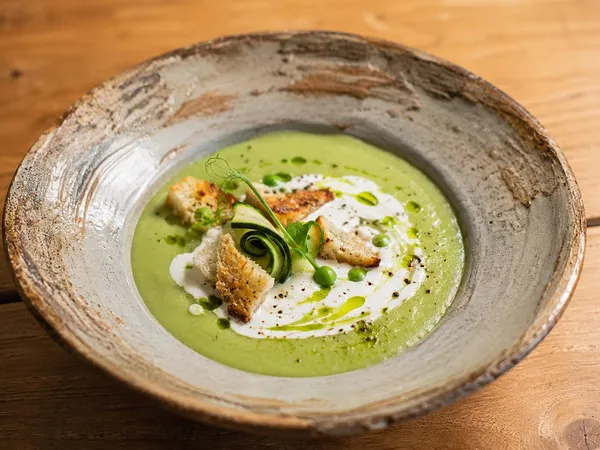 Vellutata piselli e zucchine con yogurt della latteria e crostini *