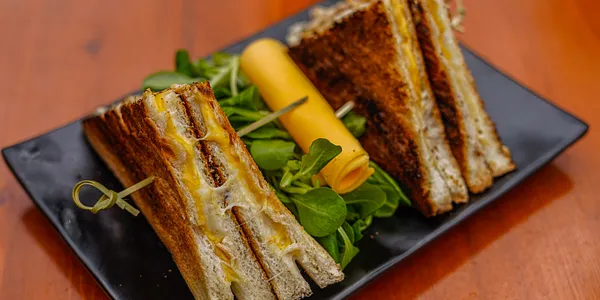 Toast Grilled cheese toast, edamer         