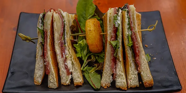 Piadina  o toast salame edamer rucola 