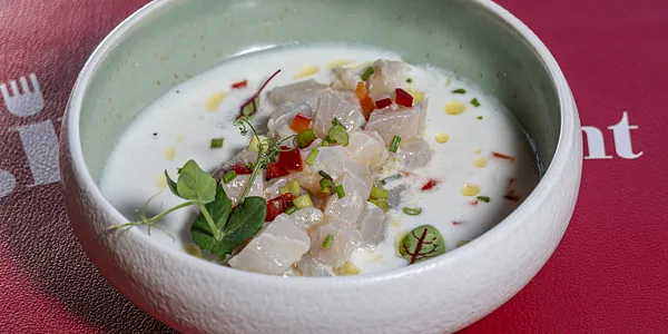 Cevice di pesce bianco latte di cocco lime e cipollotto