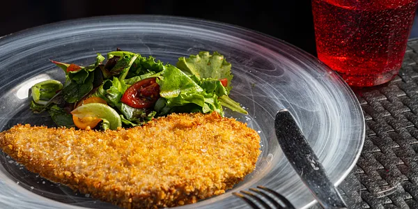 Bistecca di Tonno panata e insalata orientale 