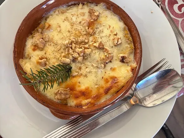 Polenta concia della nonna Maria con noci