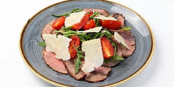 Roast-beef, pomodorini, rucola e grana