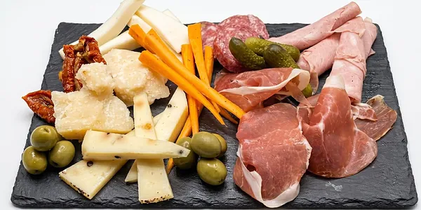 Tagliere di salumi e formaggi ( per 2 persone )