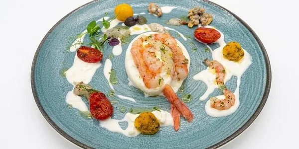 Burrata con Gambero Rosso di Sicilia e datterino confit