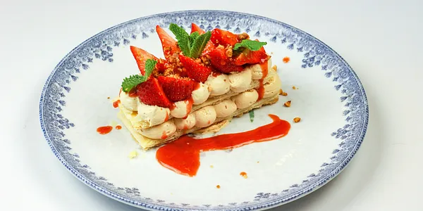 strawberries with caramel cream,