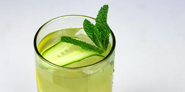 domáca limonáda uhorka - kafirové listy					