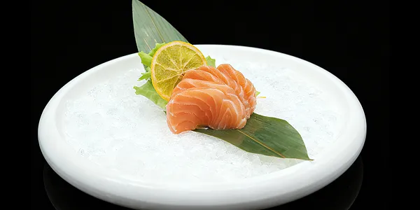 51. Sashimi salmone ( 1 PORZIONE A TESTA )