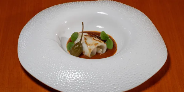 Calamaro Piastrato, Crema di Pomodoro Arrosto e Croccante di Olive