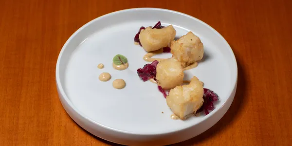 Nuvole di Baccala, Cipolla Caramellata e Maionese alla Liquirizia 