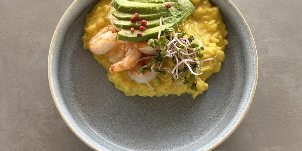 250g safran risotto with shrimps and avocado
