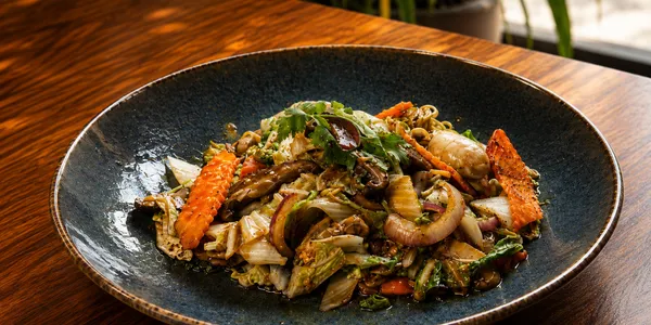 N7V STIR FRIED EGG NOODLES with VEGETABLES