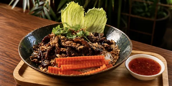 N1 LEMONGRASS BEEF