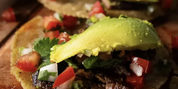 TACO DE CARNE (2 PIEZAS / 2 PIECES )