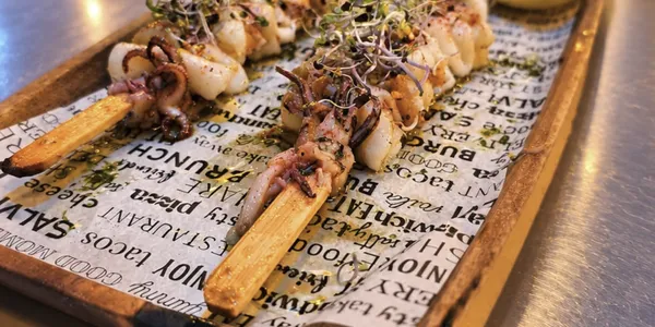 BROCHETA DE GAMBON Y CALAMAR ( 2 PIEZAS / 2 PIECES )