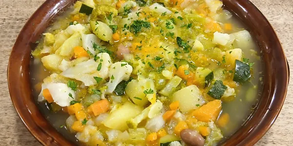 Minestrone di verdure con i sedanini