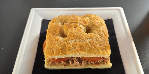 Marinara (tonno, uovo, pomodori, maionese)(tuna,egg,tomatoes,mayonnaise).