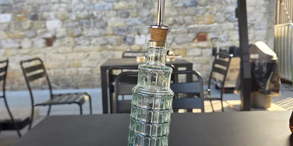 Oliera con beccuccio dosatore a forma di Torre di Pisa cl20