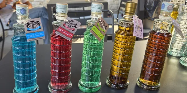 Wodka,Fragolino(Strawberry),Mela (apple) verde,Olio piccante,Amaro di Pisa (Bitter) cl20