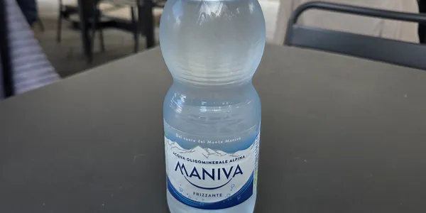Acqua gassata (sparring water)