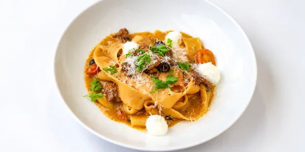 pappardelle s hovädzou sviečkovicou,
