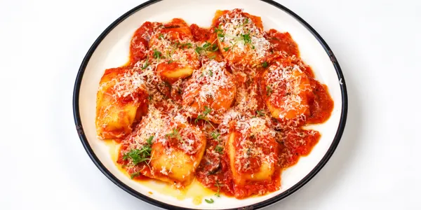 ručne skladané agnolotti plnené údenou scamorzou a ricottou,