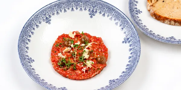 *beef tartare with black garlic mayo,