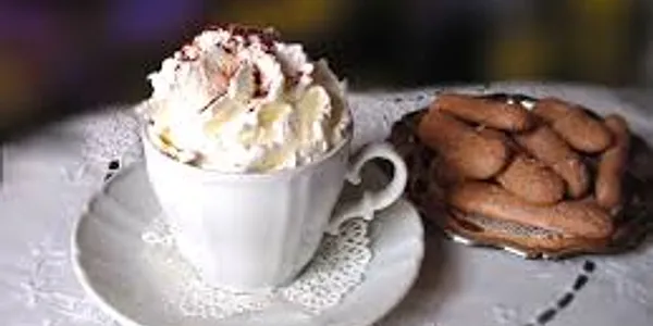 Cioccolata calda con panna montata 