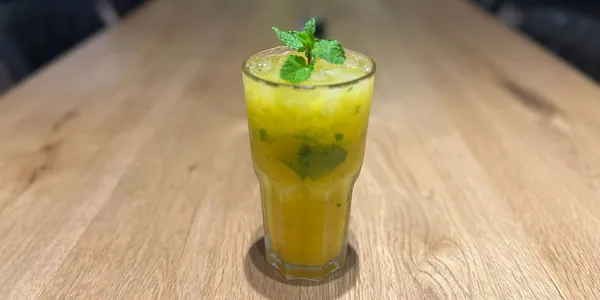 FRESH ORANGE MOJITO