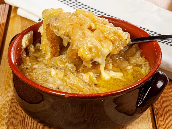 Zuppa di cipolle bionde alla Walser con crostino e Ossolano DOP *