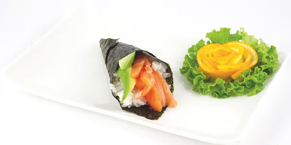 121. Temaki sake avocado 