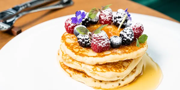 Pancakes con sciroppo d’acero e frutti di Bosco