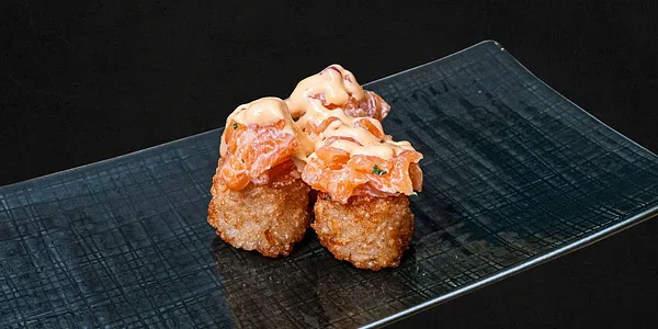139 - Riso croccante con tartare salmone e maionese spicy