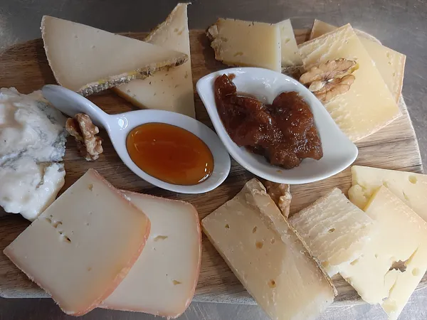 Tagliere di formaggi nostrani 