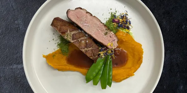 160g Kačacie prsia souse vide so šípkovou omáčkou a tekvicovým pyré