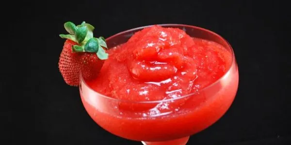 Daiquiri Fragola. Per la tua Regina (con l'usuale moderazione, mi raccomando).