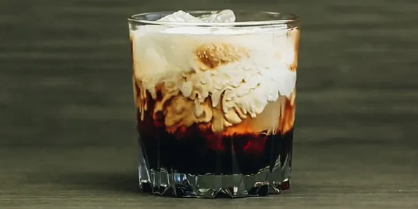 White Russian dello Chalet. Se stasera cerchi lo scontro, comincia da qui.