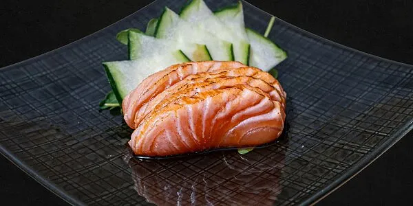121 - Tataki salmone con salsa ponzu e teriyaki [4 pezzi]