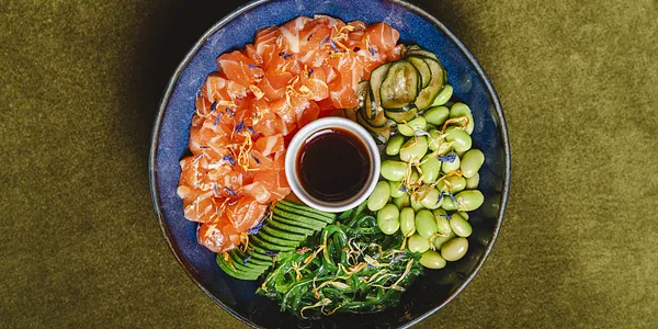 Pokè con salmone tataki
